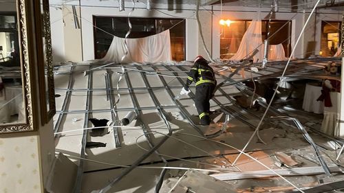 Un tavan fals a căzut peste mese la un restaurant din Brăila/ 60 de persoane se aflau în interior, trei au avut nevoie de îngrijiri medicale