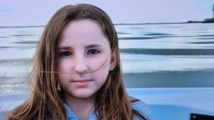 UPDATE Fata de 12 ani din București care fusese dată dispărută a fost găsită / Nu a fost victima vreunei infracțiuni