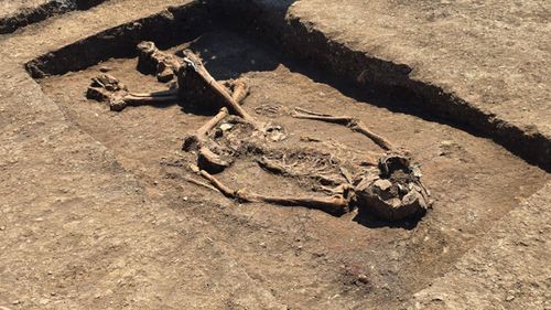 Un mormânt vechi de 5.000 de ani, descoperit în Prahova, lângă DN1 / Arheologii reconstruiesc movila funerară în 3D