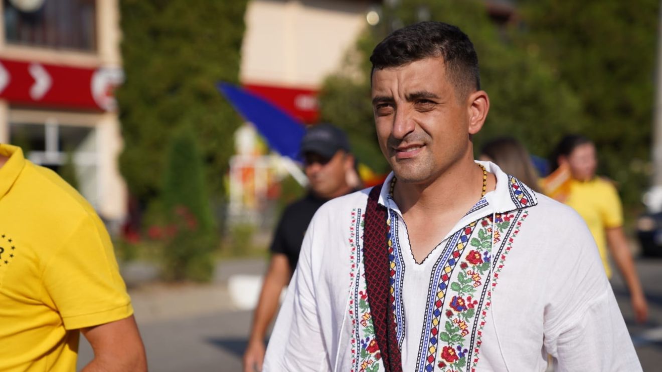 SURSE Simion, plângere la CNCD împotriva lui Papahagi care l-a numit pe facebook: „un rrom șmecher, un golan care încearcă să pară politicos, un manelist”