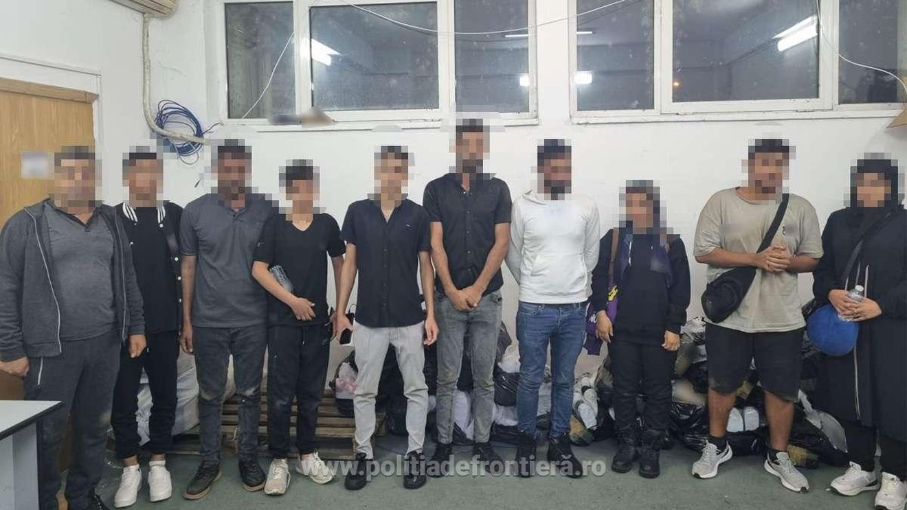 Zece cetățeni sirieni, descoperiți ascunşi în podeaua dublă a unei rulote la Vama Giurgiu / Ar fi plătit 12.500 euro fiecare ca să ajungă în Germania