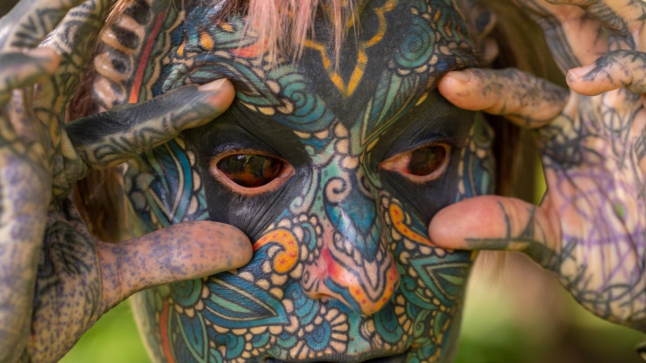 Joe Smith, vedeta emisiunii „Inked” ajunge la Sibiu, la Transilvania Tattoo Expo / Va avea loc și Parada Tatuajelor şi a Căţeilor, unde sunt invitaţi proprietarii de căţei, care au un tatuaj permanent sau temporar pe corp