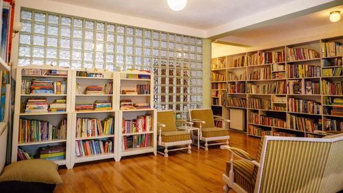 Ce le citim copiilor? Povestea mamei care a creat una dintre cele mai mari biblioteci private cu cărți pentru cei mici