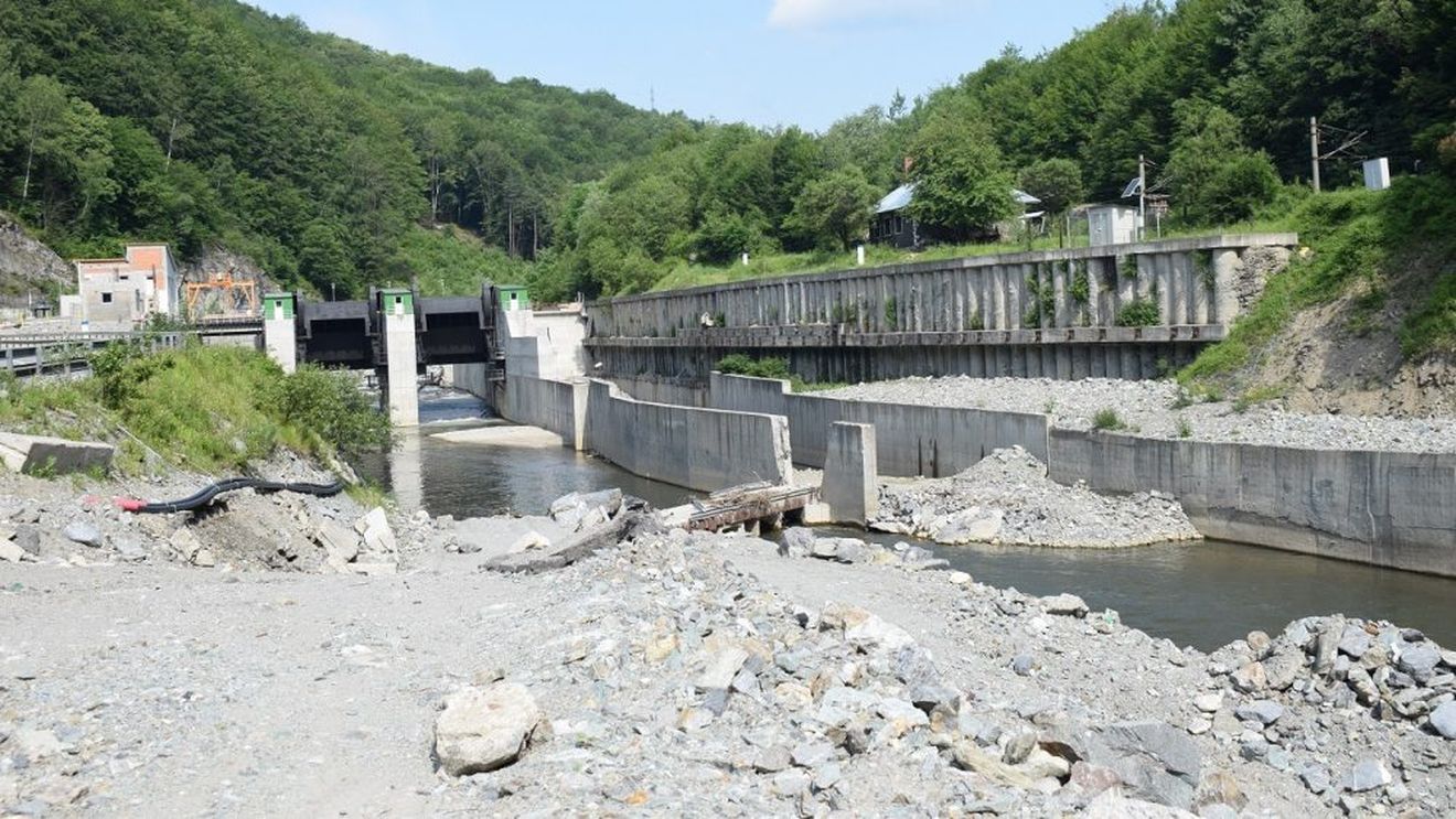 Ecologiști către parlamentari: ”Nu desființați arii naturale protejate pentru hidrocentrale” / Miza: finalizarea hidrocentralelor din Defileul Jiului, în sit Natura 2000, construite de partenerii de afaceri ai fostului ministru PSD Dan Ioan Popescu