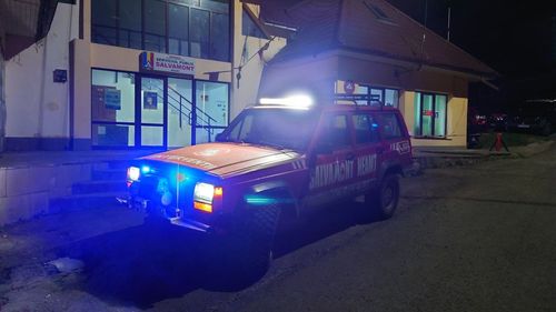 Proiect votat în Camera Deputaților: Autovehiculele Salvamont sunt autorizate să utilizeze semnale speciale de avertizare luminoase / Inițiativa a fost respinsă în Senat, dar Camera Debutaților e for decizional