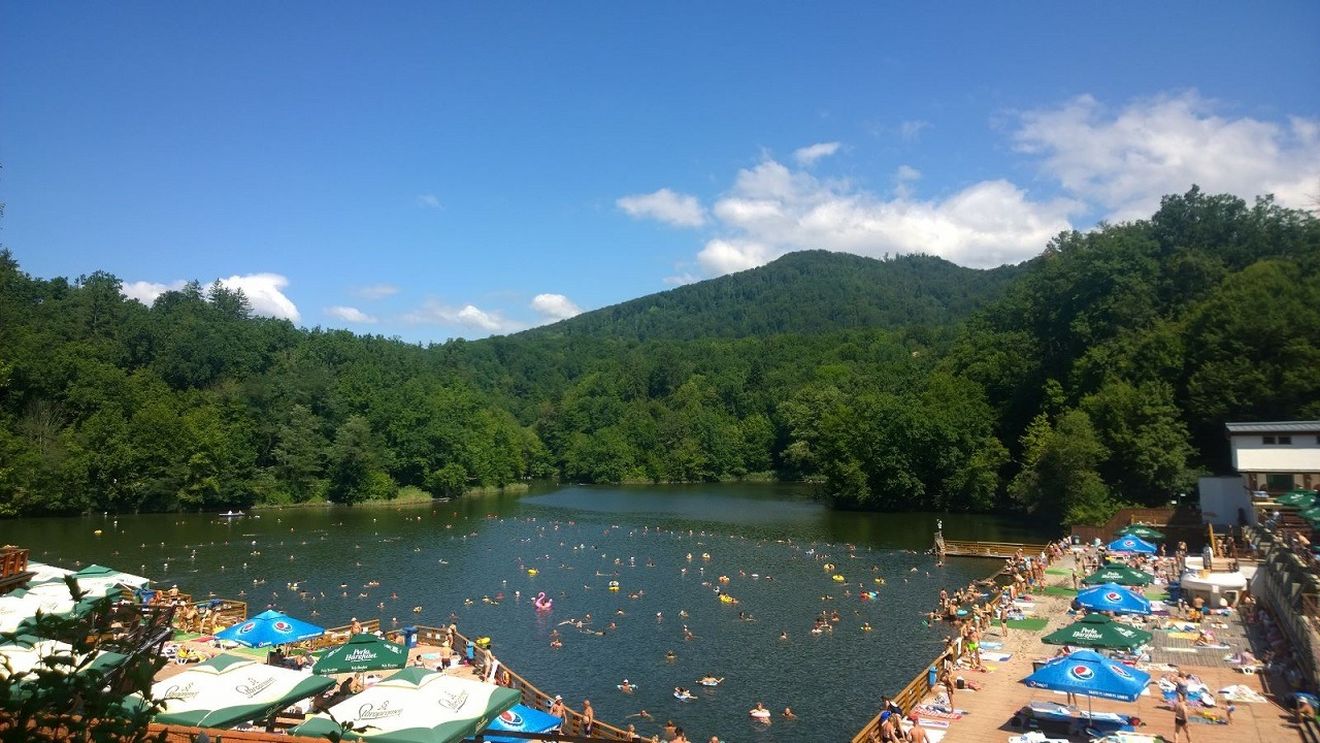 Lacul Ursu din Sovata, deschis oficial pentru turiștii care vor să scape de canicula instalată în aproape jumătate din țară