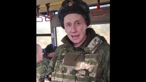 "Armata nu are nimic": noii recruți ruși se plâng că au primit lunete pentru arme de Airsoft și că trebuie să-și vopsească armele pentru a acoperi rugina