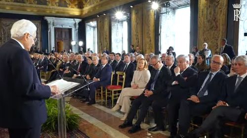 Prim ministra Giorgia Meloni rememorează victimele masacrului de război care a divizat Italia. Istoria care a implicat aruncarea a mii de italieni în gropi comune de către partizanii iugoslavi, continuă să stârnească dezbateri în țară până în prezent