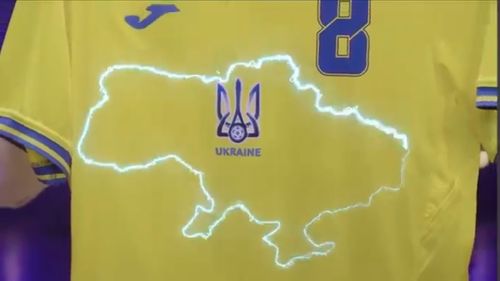 VIDEO Scandal între Moscova şi Kiev, după prezentarea tricourilor naţionalei Ucrainei pentru Euro 2020, care conțin harta țării cu Crimeea anexată și lozinci patriotice