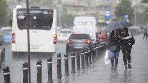 Avertizare meteo: Întreaga țară va fi cuprinsă de furtuni duminică seară; sud-vestul țării, sub cod portocaliu