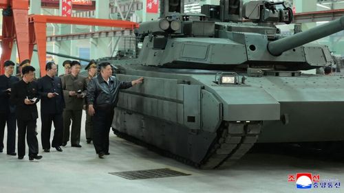 Phenianul dezvăluie tancul Cheonma-2, o versiune care aspiră să rivalizeze cu cele mai avansate tancuri de luptă din lume