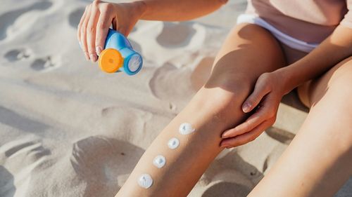 Radiația ultravioletă: Care sunt nivelurile periculoase şi cum ne protejăm / Se așteaptă ca în 2024 să se înregistreze un număr record de cazuri de cancer de piele