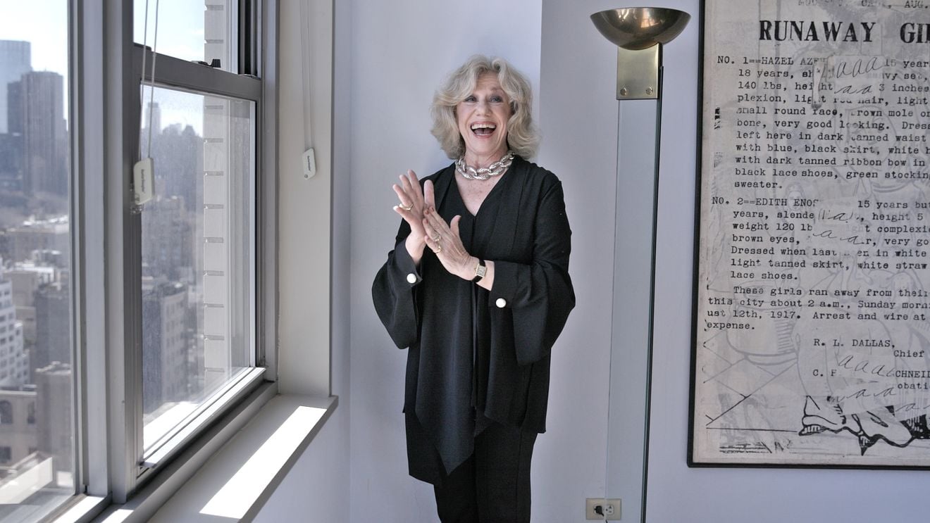 O scriitoare faimoasă suferă de demență / Fiica ei a scris o carte despre ”Cum să-ți pierzi mama”