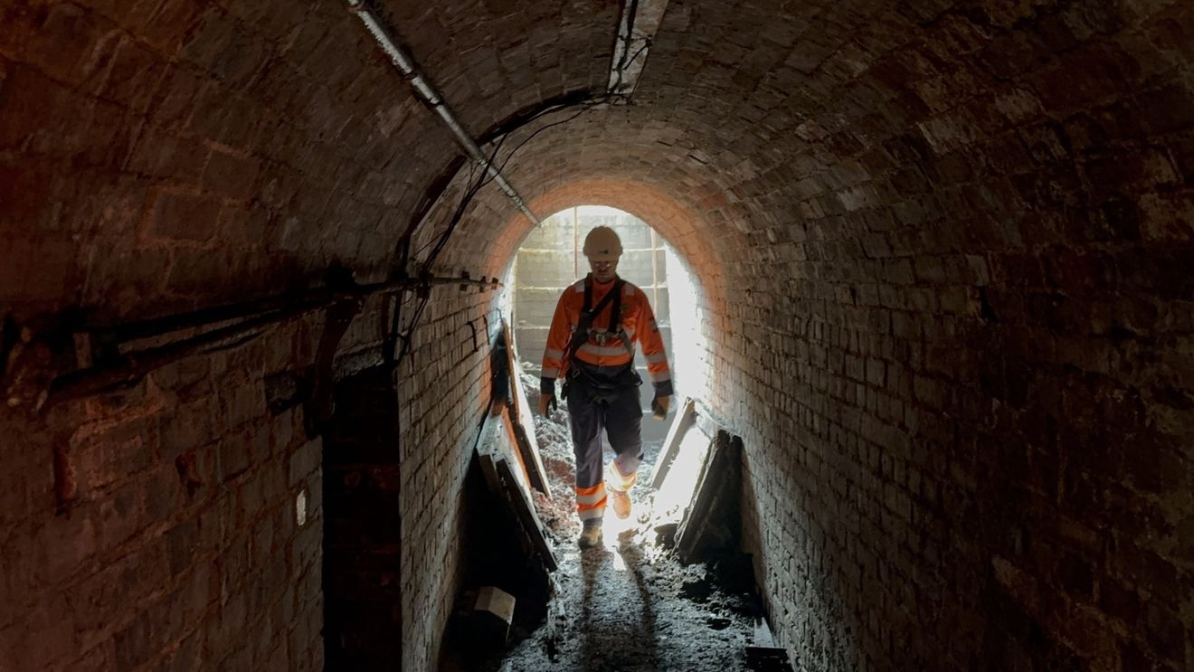 Tuneluri secrete descoperite sub stația de cale ferată din Wiltshire