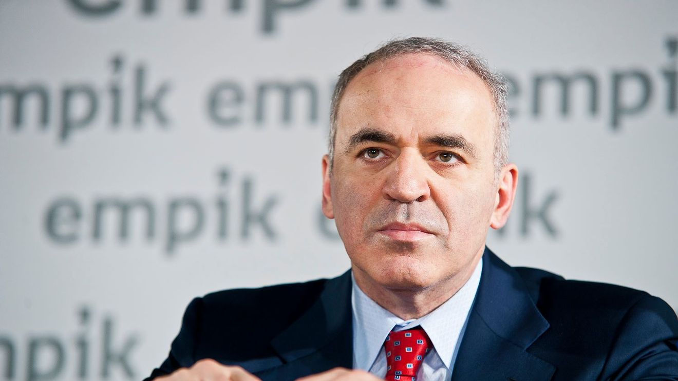 Garry Kasparov îl critică pe Nicușor Dan, după ce șeful statului s-a opus instituirii unei zone de interdicție aeriană deasupra Ucrainei de teama unei confruntări cu Federația Rusă: Cu alte cuvinte, legitimarea atacurilor rusești împotriva civililor ucraineni