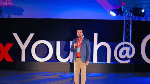 Povestea unui nevăzător care a devenit expert în fonduri PNRR pentru digitalizare: ”Din păcate, foarte puține școli au inclus în proiectele lor achiziția de echipamente dedicate persoanelor cu dizabilități”