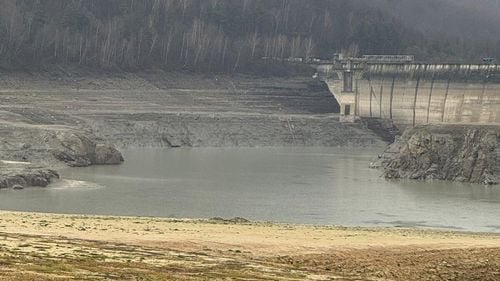 Antena3: Cum s-a ajuns ca zeci de mii de oameni din Prahova să nu aibă apă potabilă. Prefect: E posibil să se suspende cursurile