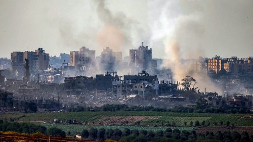 Israelul loveşte din nou în Gaza: Cel puţin 130 de palestinieni ucişi peste noapte, în timp ce negocierile de încetare a focului bat pasul pe loc
