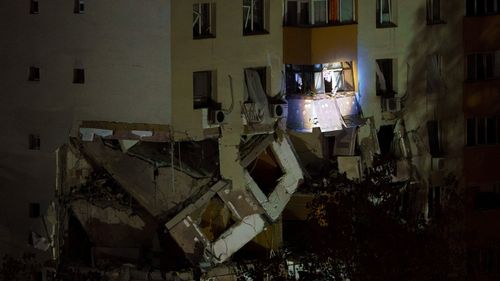 Explozia din Rahova. Primarul interimar: Locuitorii blocului au trei modalităţi de relocare: chirie, apartamente puse la dispoziţie de ONG-uri sau de către Primărie / Primăria Capitalei va oferi un ajutor de 1500 de lei pentru fiecare persoană din locuinţe