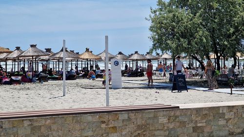 Administrația Bazinală de Apă Dobrogea-Litoral: Accesul pe plajă este liber și nu poate fi condiționat de închirierea unui șezlong / Fiecare operator trebuie să asigure 30% din suprafața de nisip pentru cei care vor să stea pe cearșaf