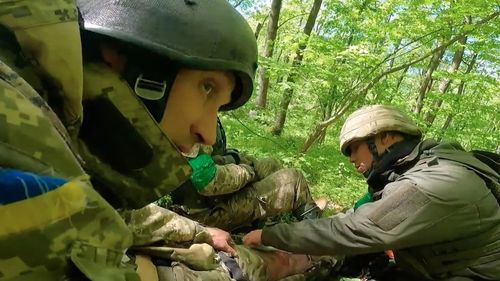 VIDEO "Trebuie să ne mișcăm sau vom muri". Fiul unui deputat conservator, pe linia întâi în Ucraina