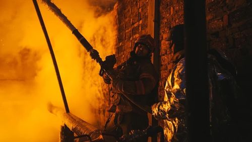 Patru oameni au murit și nouă sunt răniți, la Sumî, în nod-estul Ucrainei, după ce o dronă rusească a lovit un bloc de locuințe