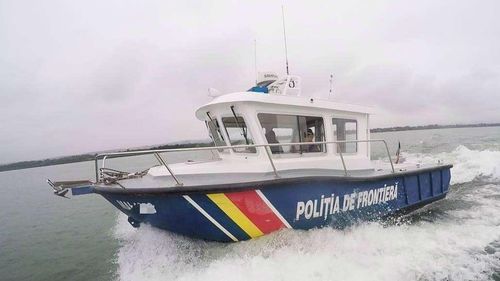 VIDEO Patru migranţi în pericol de înec, salvaţi de poliţiştii de frontieră din apele Dunării