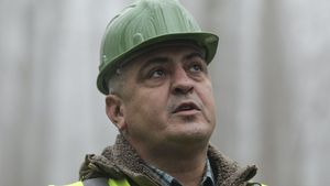Director adjunct al Romsilva, trimis în judecată de DNA pentru luare de mită şi abuz în serviciu /  Este acuzat că a angajat un paznic care nu întrunea condiţiile legale / Cezar Mihail Răduţă ar fi primit în schimb un teren în Corbeanca