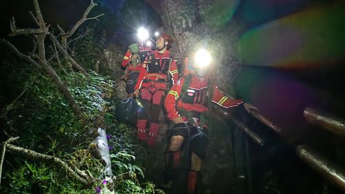 Opt ucraineni au fost recuperați de salvamontiști și polițiștii de frontieră din Munții Maramureșului / ”Au vârste cuprinse între 21 şi 32 ani”