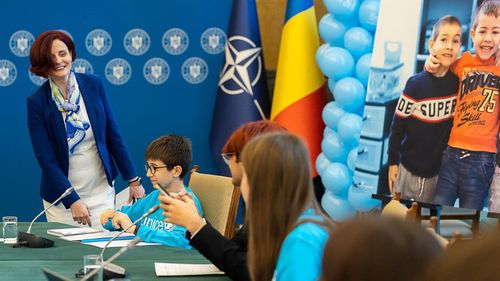 Mădălina Turza, mesaj către fiica sa: Clara, iartă-mă! A mai trecut un an şi iar marcăm cu festivism pe ici pe colo Ziua Internaţională a persoanelor cu dizabilităţi. În viaţa reală nu s-a schimbat mai nimic