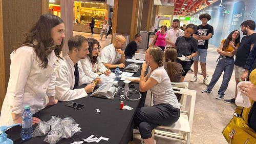 Aproape o treime din timișorenii consultați de medici, într-o campanie, în mall, descoperiți cu astm și bronhopneumonii cronice / Campanie de spirometrii gratuite, de Ziua Internațională a Astmului