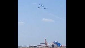 VIDEO Două avioane de mici dimensiuni s-au ciocnit în aer în Portugalia în timpul unui show aviatic. Potrivit presei, un pilot a murit