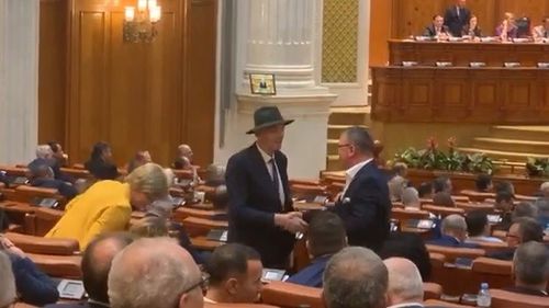 VIDEO Un parlamentar PNL grav bolnav, absent multă vreme, a venit să voteze la moțiune