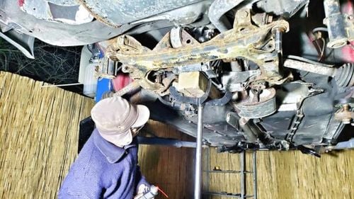 Mecanicii unui atelier auto din județul Bistrița-Năsăud repară gratuit mașinile celor implicați în prima linie în lupta împotriva COVID-19