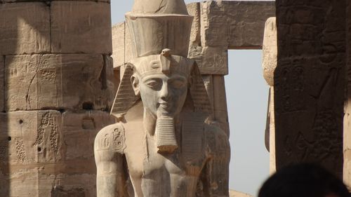 Elveţia a restituit Egiptului un fragment dintr-o statuie a faraonului Ramses al II-lea, veche de peste 3.400 de ani