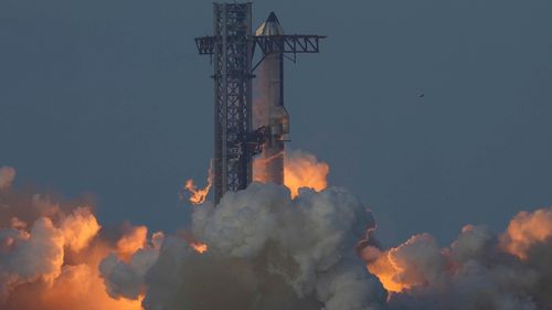 Pierde NASA cursa spre Lună? Toate privirile sunt îndreptate spre mega-racheta care va fi lansată în această noapte