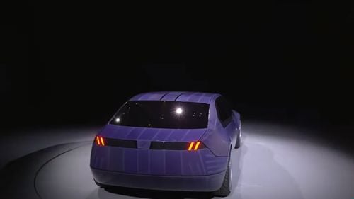 VIDEO BMW prezintă un prototip de mașină care își poate schimba culoarea