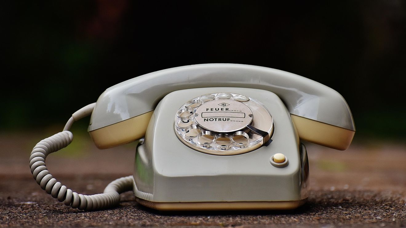 Spitalul Județean din Reșița a renunțat la centrala telefonică, după ce s-a stricat și nu mai poate fi reparată / Cele cinci centraliste se află în concediu de odihnă