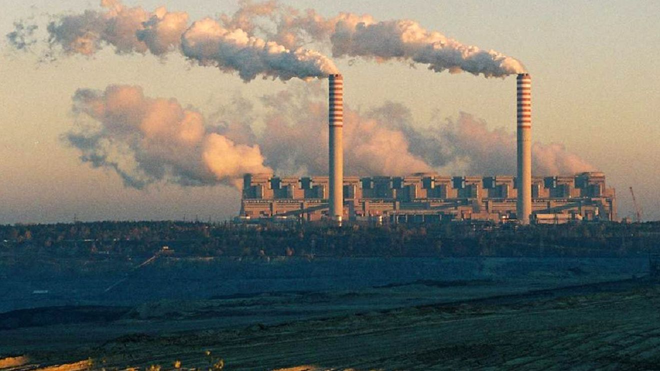 Bloomberg: Băncile investesc sute de miliarde de dolari în termocentrale pe cărbune / Revenirea lui Donald Trump la Casa Albă a impulsionat şi mai mult industria carboniferă