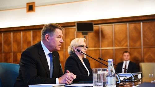Președintele Iohannis i-a revocat pe miniștrii demisionari Paul Stănescu și Lucian Șova, fără însă a-i numi pe înlocuitorii propuși de PSD