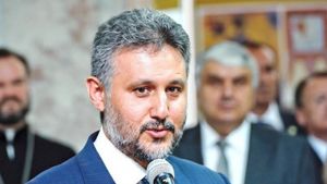 Budapesta: Ambasadorul României, Marius Lazurca, a refuzat convocarea la MAE ungar pe tema evenimentelor de la cimitirul din Valea Uzului/ București: Întâlnirea nu a fost refuzată de partea română, care a propus ziua de luni