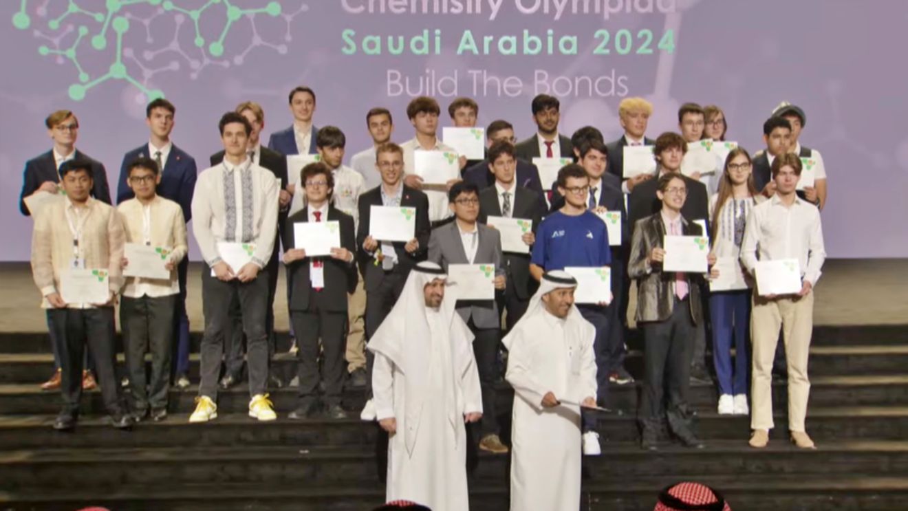 Trei medalii de argint și una de bronz pentru elevii români la Olimpiada Internațională de Chimie 2024 din Arabia Saudită