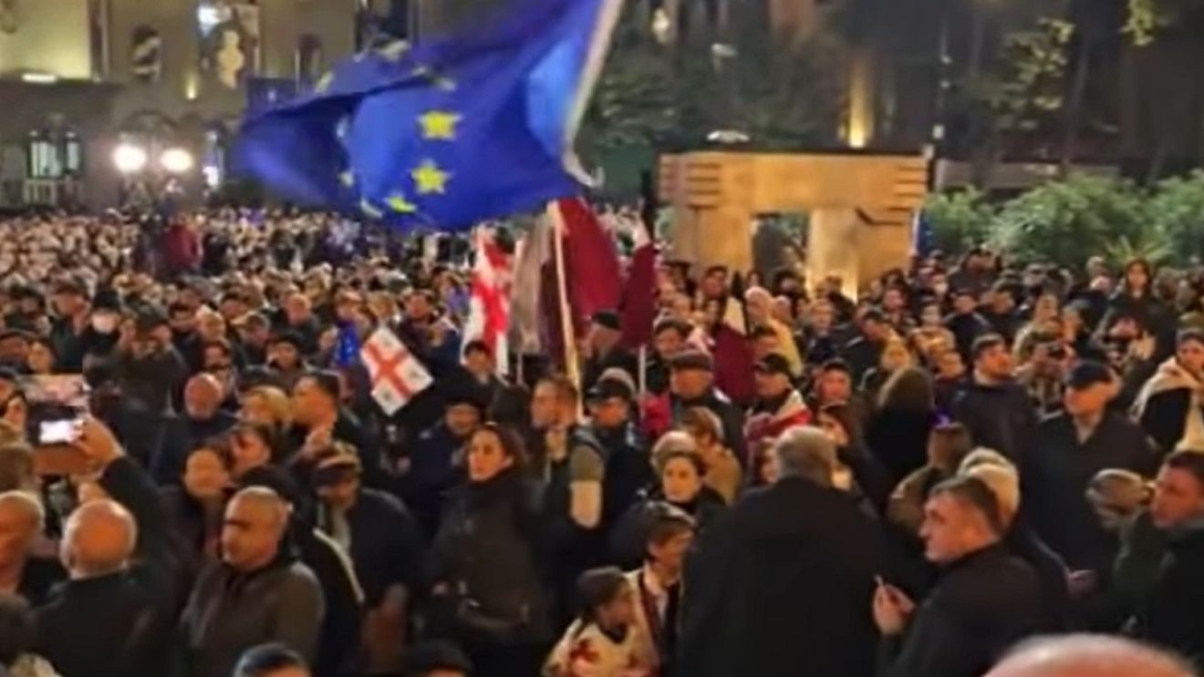 Percheziţii la sediile partidelor de opoziţie şi ONG-urilor, în timp ce sunt aşteptate noi proteste antiguvernamentale