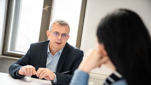 Deputatul UDMR Miklos Zoltan cere explicații Ministerului Finanțelor privind finanțarea contractele de achiziţii publice cu valoare mare atribuite firmelor de construcții din Turcia