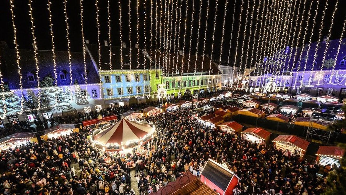 FOTO Târgul de Crăciun de la Sibiu a fost deschis oficial