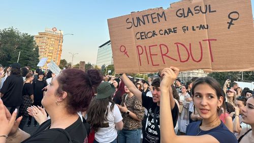 ”Viața femeilor contează”: Proiectul de lege anti-femicid ajunge în plenul Senatului