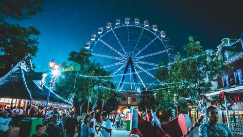 Peste 3000 de persoane au fost evacuate dintr-un parc de distracții din Spania în urma unui incendiu violent