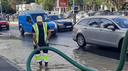 Avarie puternică în Drumul Taberei. Conducta principală de apă rece s-a spart în această după-amiază