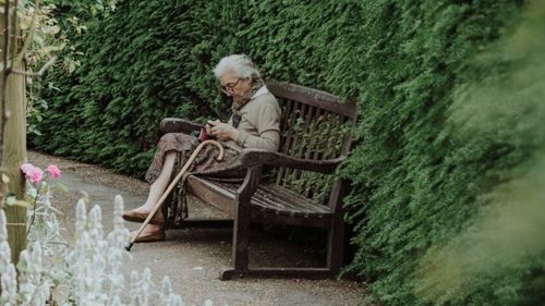 O bunică din SUA a devenit influencer TikTok la 103 ani / Locuiește într-un azil de bătrâni, iar un videoclip în care se fardează a devenit viral, fiind urmărit de peste 200.000 de oameni