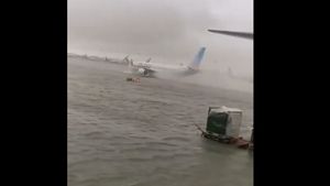 Două grupuri de cetăţeni români - blocate pe Aeroportul din Dubai după ploile care au transformat pistele în lacuri